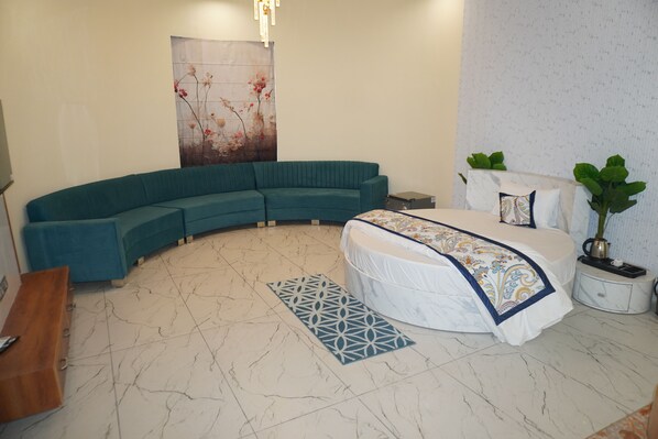 Luxury Studio Suite | Desk, WiFi (free) - Jangal Resort - Sikar Road Jaipur (Jalsu)