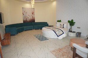 Luxury Studio Suite | Desk, WiFi (free) - Jangal Resort - Sikar Road Jaipur (Jalsu)