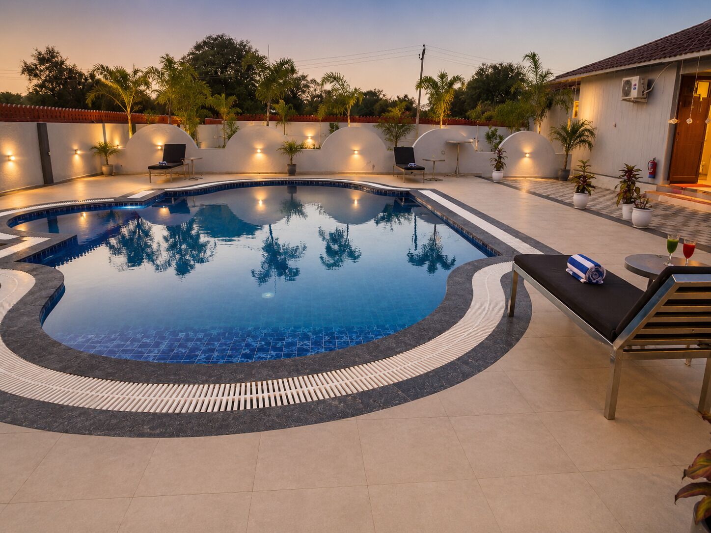 2 indoor pools