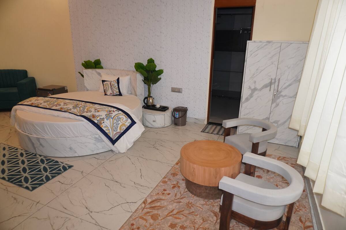 Luxury Studio Suite | Desk, WiFi (free)