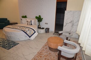Habitación de lujo, vistas al jardín, junto a la piscina | Escritorio y wifi gratis