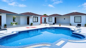 2 indoor pools - Jangal Resort - Sikar Road Jaipur (Jalsu)