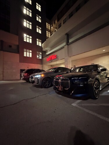 Stylish 1BR + Optional Luxury Car Rental in Kansas City