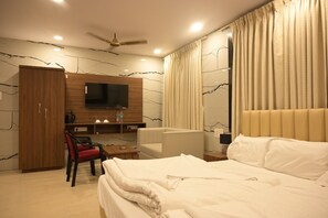 Desk, free WiFi - Hotel SLR Grand Haven (Chatrapur)
