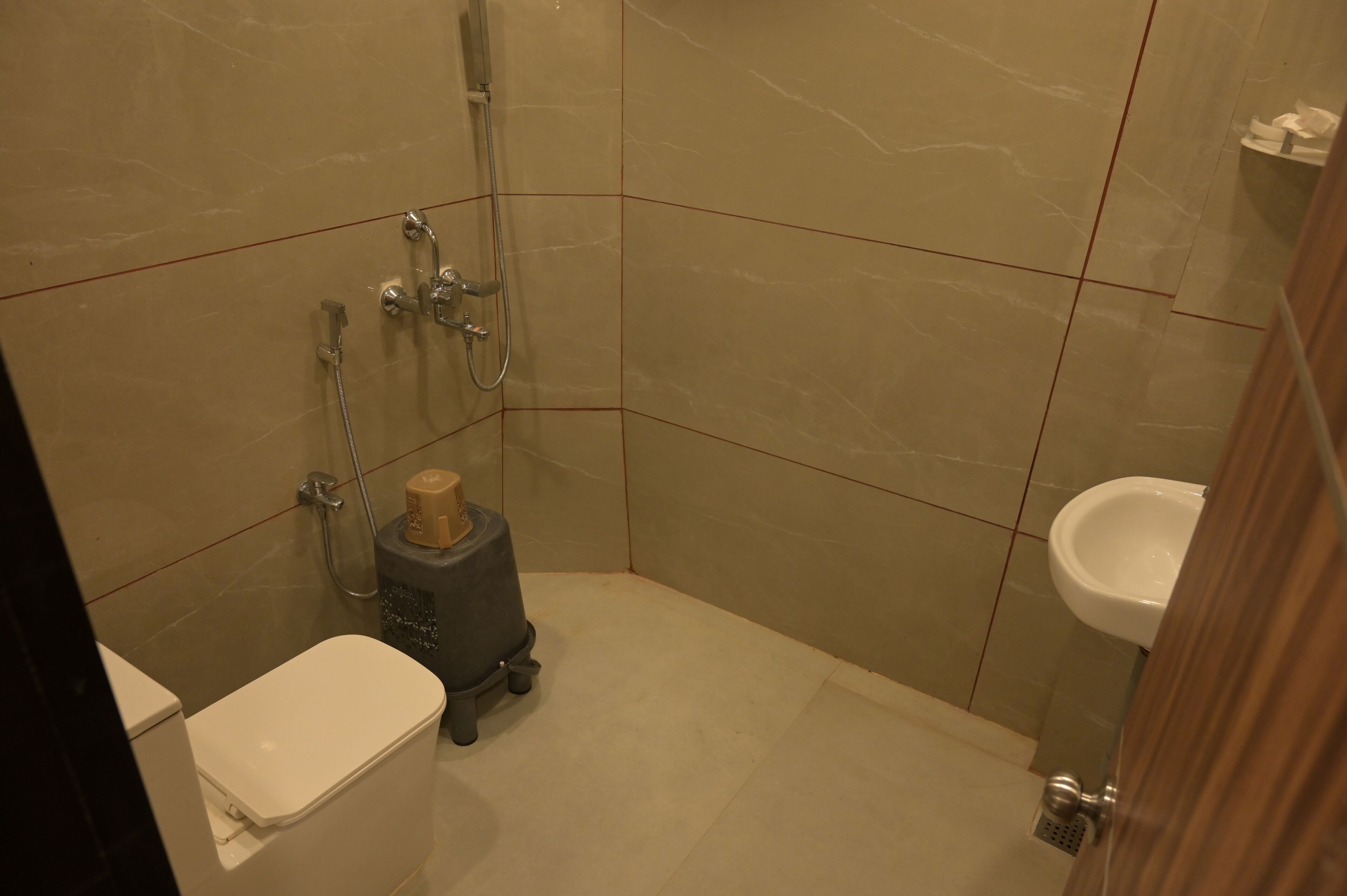 تجهيزات دش، مناشف، صابون، شامبو