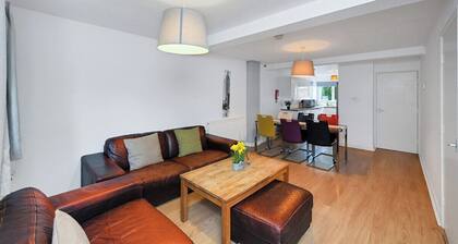 6 BR House for 12 w/ Parking, Near Highfields Park