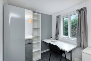 6 makuuhuonetta, työpöytä, silitysrauta/-lauta, ilmainen Wi-Fi