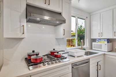 Nice house 3/2 baths in pleasant North SJ with Free Wi-Fi, Washer, Dryers, AC