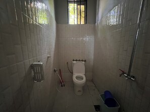 Shower, towels, soap, toilet paper - Viva Mafia (Mafia Island)