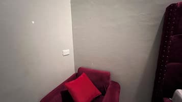 Desk, laptop workspace, free WiFi