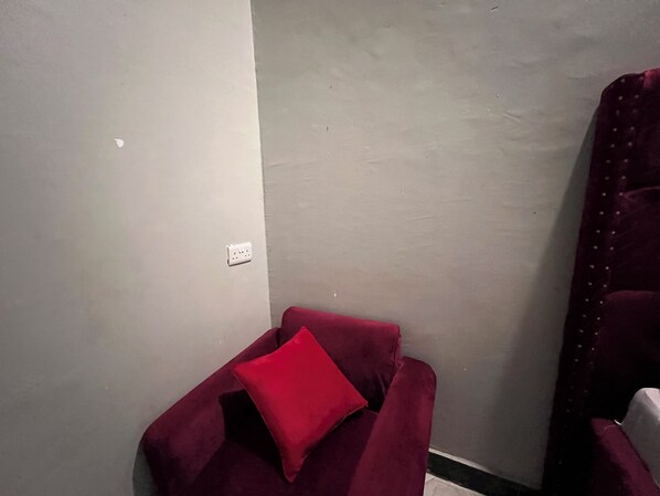 Desk, laptop workspace, free WiFi