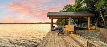 Large luxury lakeside home to sleep 10 people