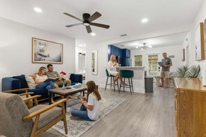 TV - Private Pool | Patio | Games | BBQ | Family Fun (Fort Lauderdale)