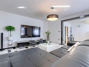 Living area - Vacation home Elli by Interhome (Tinjan)