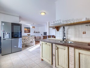 Private kitchen - Vacation home Elli by Interhome (Tinjan)