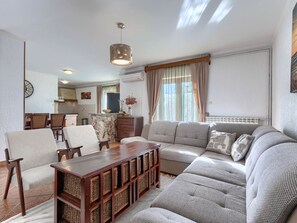 Living area - Vacation home Elli by Interhome (Tinjan)