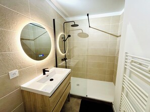 Shower, hair dryer, towels, toilet paper - T2 near Thermes Vals - Ideal for curists & families (Vals-les-Bains)