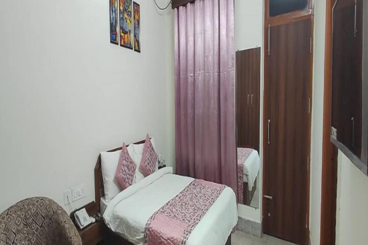 Superior Single Room | Desk, free WiFi