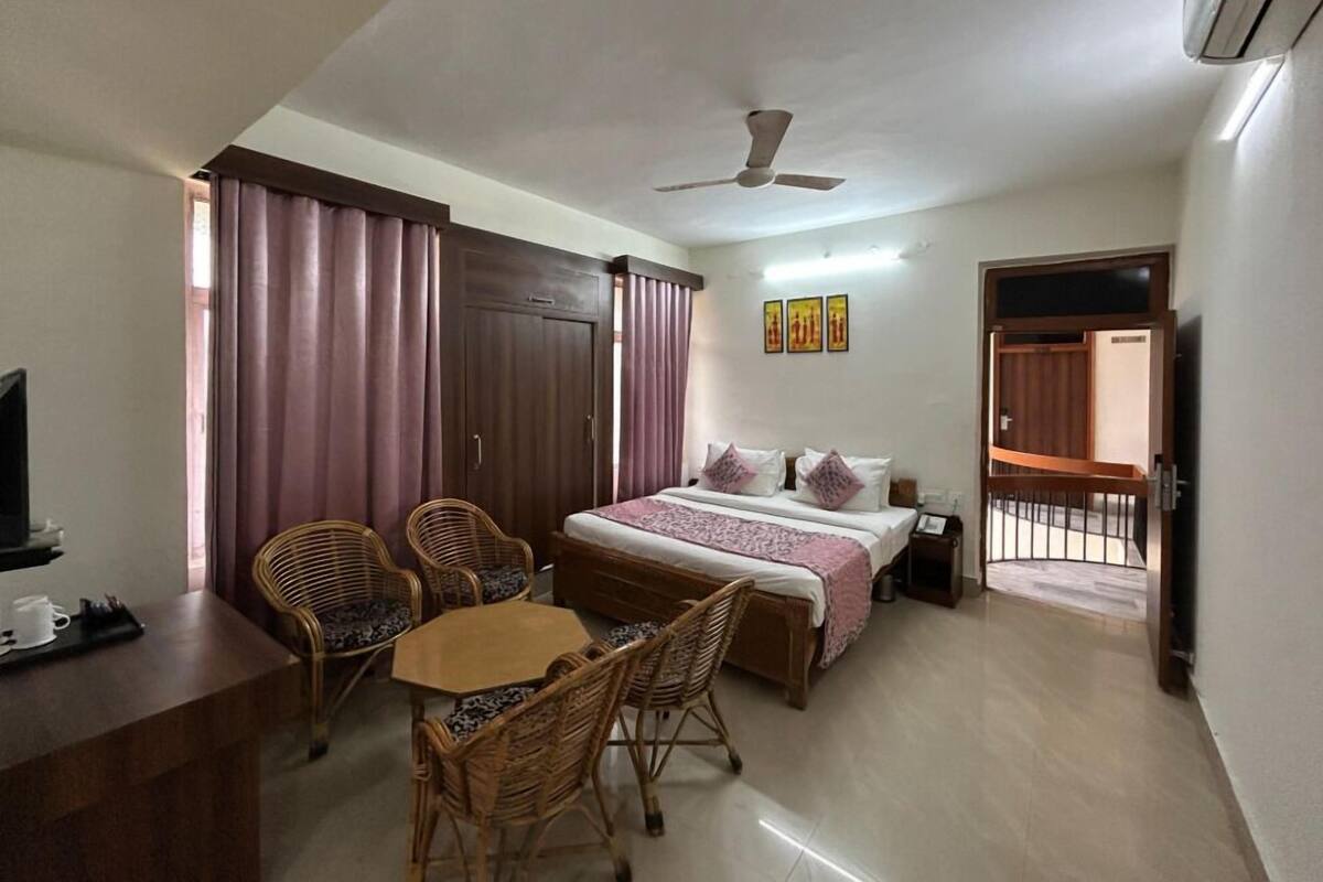 Deluxe-værelse med dobbeltseng eller 2 enkeltsenge - byudsigt | Skrivebord, gratis Wi-Fi