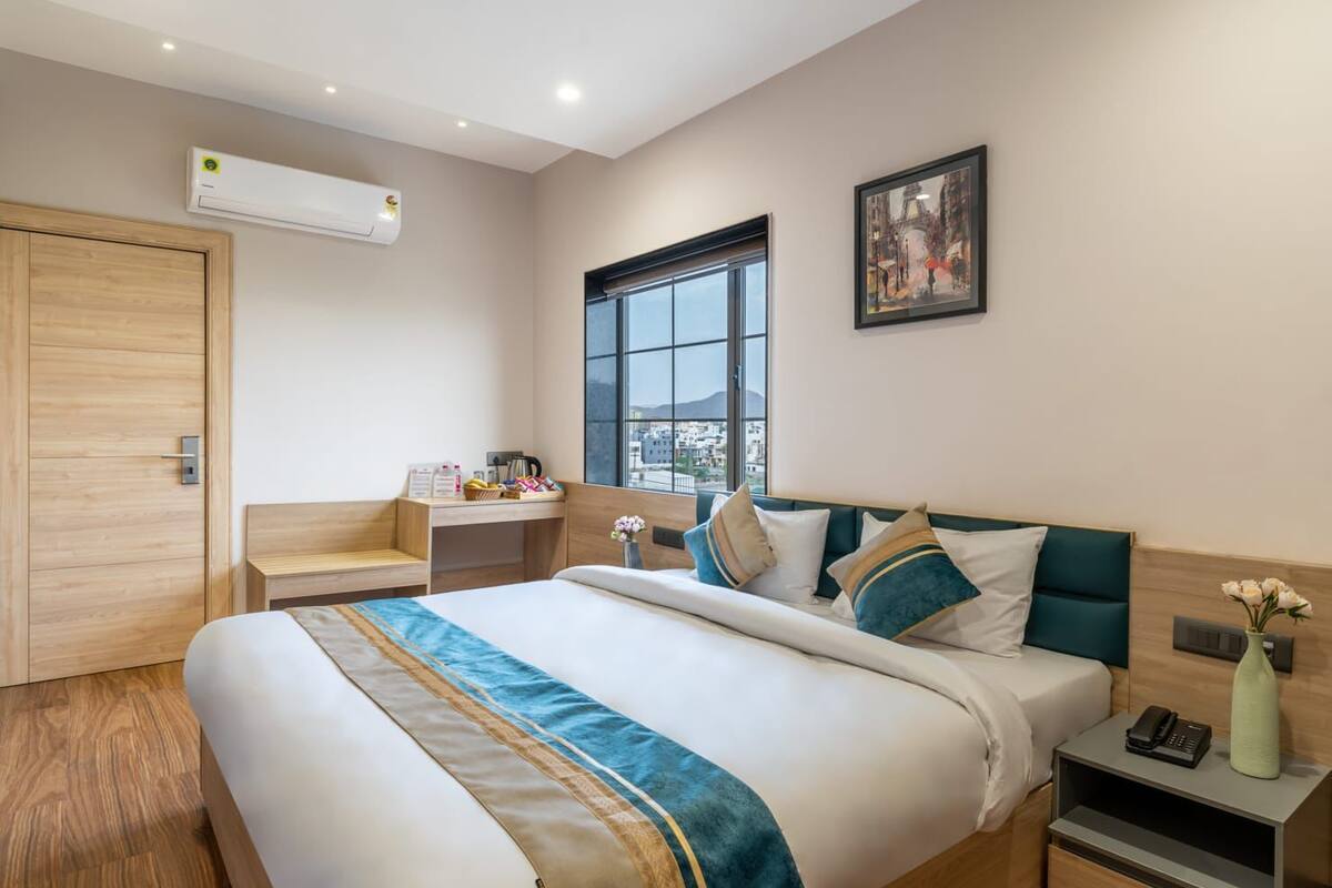 Iron/ironing board, free WiFi