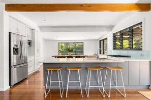 House, Patio, Garden View | Private kitchen - Tin & Timber by Charlesworth (Coffs Harbour)