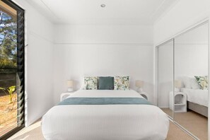 Nhà, sân hiên, quang cảnh vườn | Bàn ủi/dụng cụ ủi quần áo, truy cập Internet không dây miễn phí 