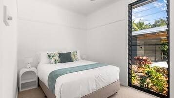 Casa, pati, vistes al jardí | Planxa i posts de planxar i wifi gratuïta