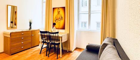 Basic Apartment | Iron/ironing board