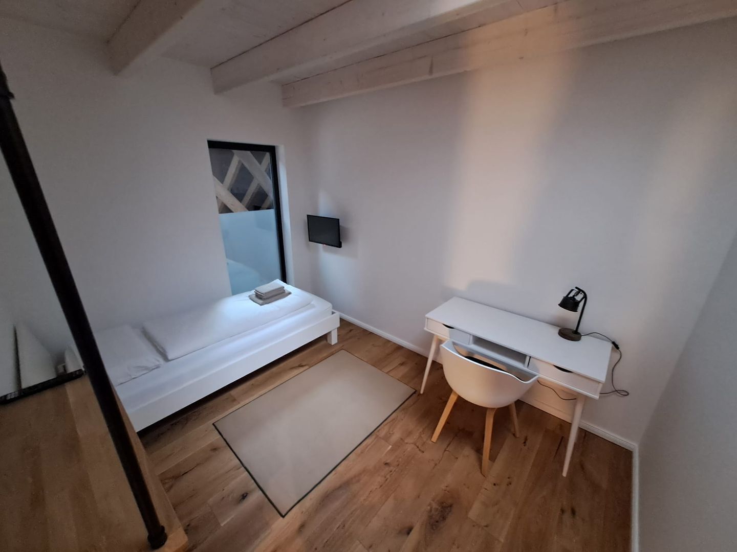 3 soverom, skrivebord, strykejern/-brett og wi-fi