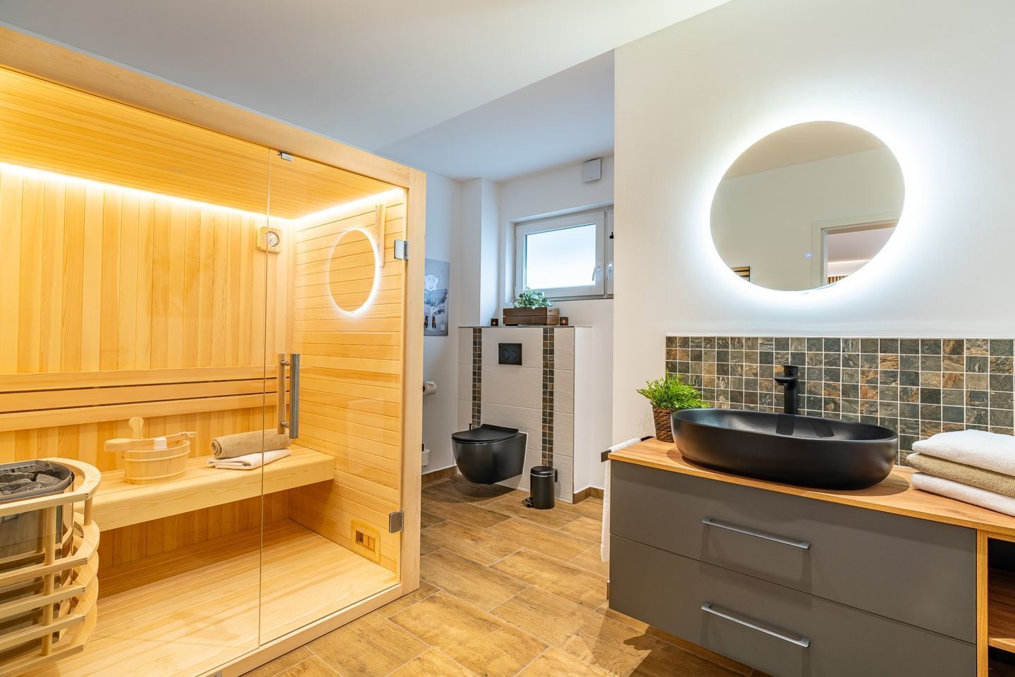 Shower, hair dryer, towels