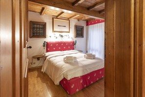 3 bedrooms, iron/ironing board, free WiFi, bed sheets - Casa Maia 2, right in the center of Cortina d'Ampezzo (Cortina d´Ampezzo)