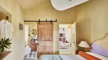 2 bedrooms, iron/ironing board, internet