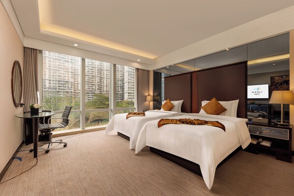 Quarto duplo luxo | Frigobar, cofres nos quartos, escrivaninha