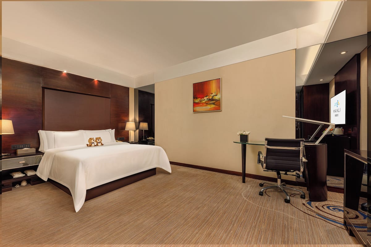 Comfortable Room (windowless room) | Minibar, in-room safe, desk, laptop workspace