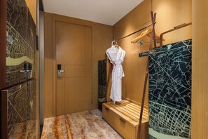 Quarto casal luxo | Frigobar, cofres nos quartos, escrivaninha