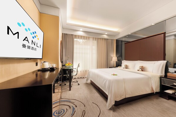 غرفة ديلوكس | ميني بار وخزنة داخل الغرفة ومكتب ومساحة عمل للكمبيوتر المحمول