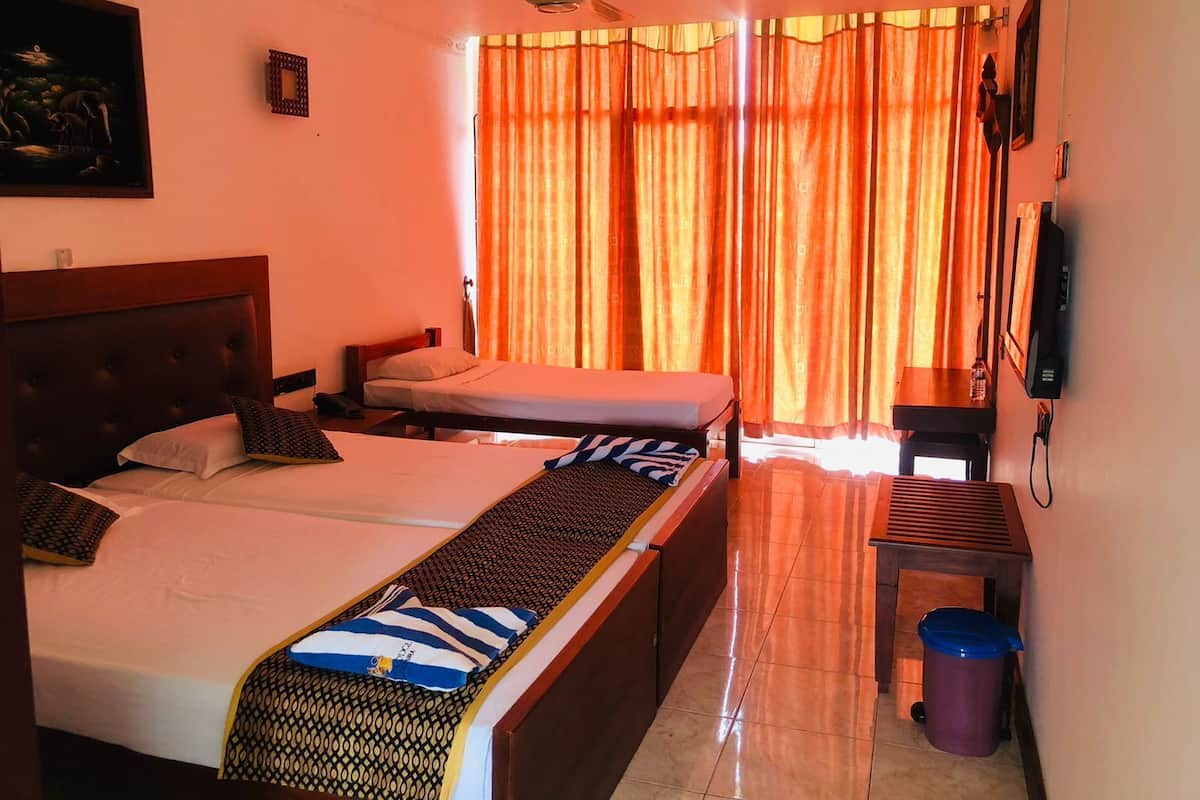 Quarto casal luxo, 1 cama Queen, sacada, vista para o lago | Wi-Fi de cortesia