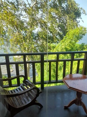 Habitación Deluxe doble, 1 cama de matrimonio, balcón, vistas al lago | Vistas al lago