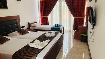 Deluxe Double Room, 1 Queen Bed, Balcony, Lake View | Free WiFi