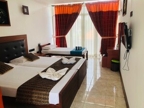 Deluxe Double Room, 1 Queen Bed, Balcony, Lake View | Free WiFi