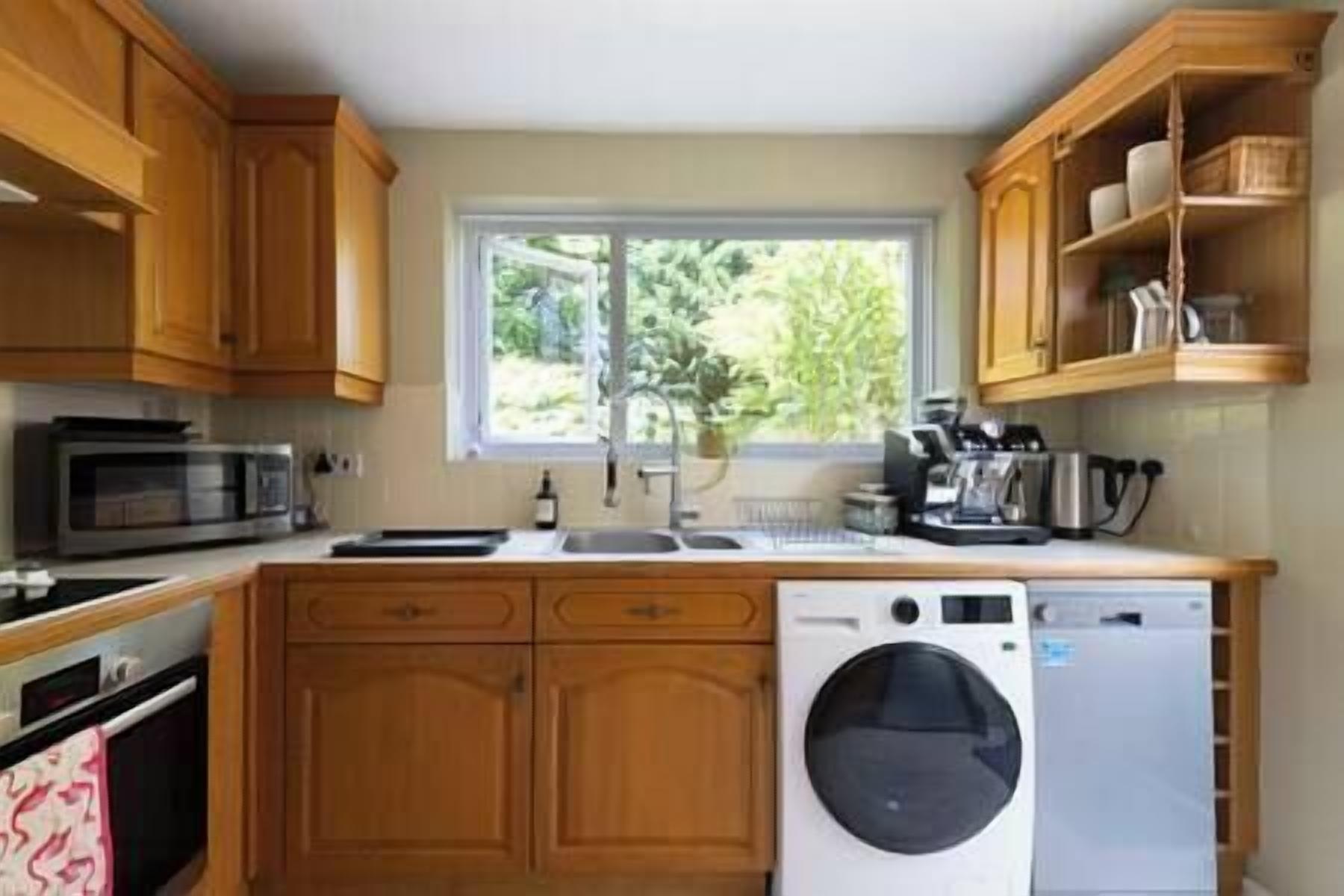 Frigorífic, microones, forn i placa de cuina 