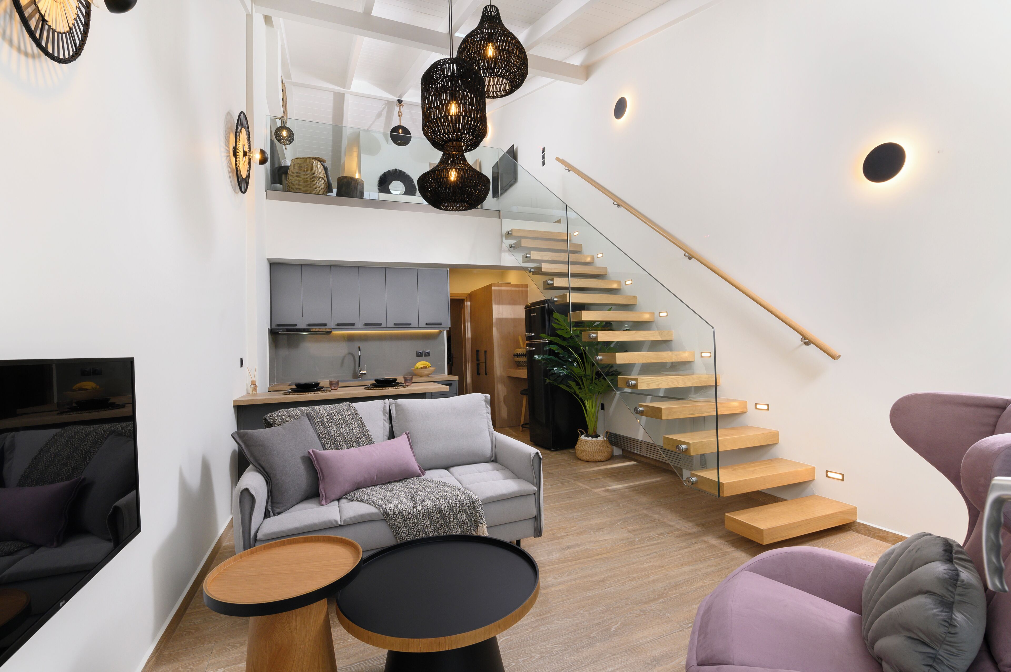 Superior Villa, 2 Bedrooms, shared pool | Area soggiorno | Smart TV 40 pollici con canali digitali, Netflix, servizi in streaming