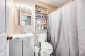 Bathroom - Warm & Stylish 4BR Retreat w/ Modern Workspace (Orono)