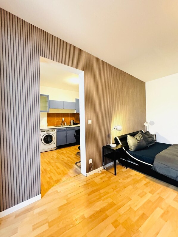 เบสิกอพาร์ทเมนท์ | เตารีด/โต๊ะรีดผ้า