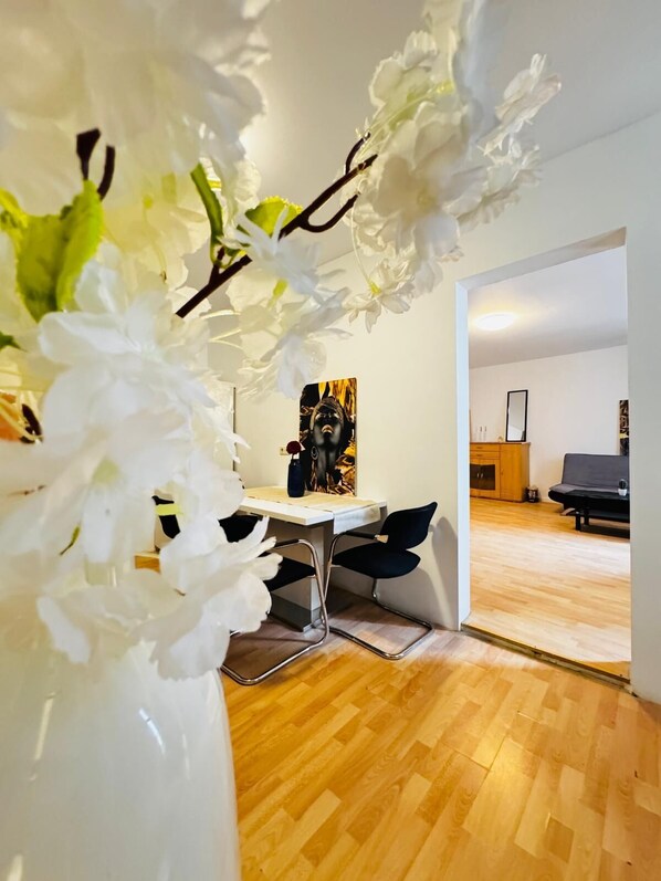 Basic Apartment | Private kitchen | Fridge, oven, stovetop - Bright 1BR Apartment Near Augarten (Vienna)