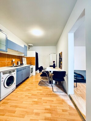 Basic Apartment | Private kitchen | Fridge, oven, stovetop - Bright 1BR Apartment Near Augarten (Vienna)