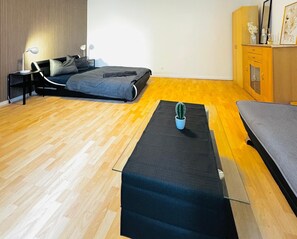 Iron/ironing board - Bright 1BR Apartment Near Augarten (Vienna)