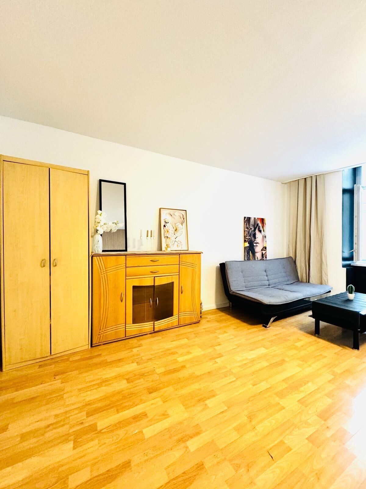 Basic Apartment | Iron/ironing board