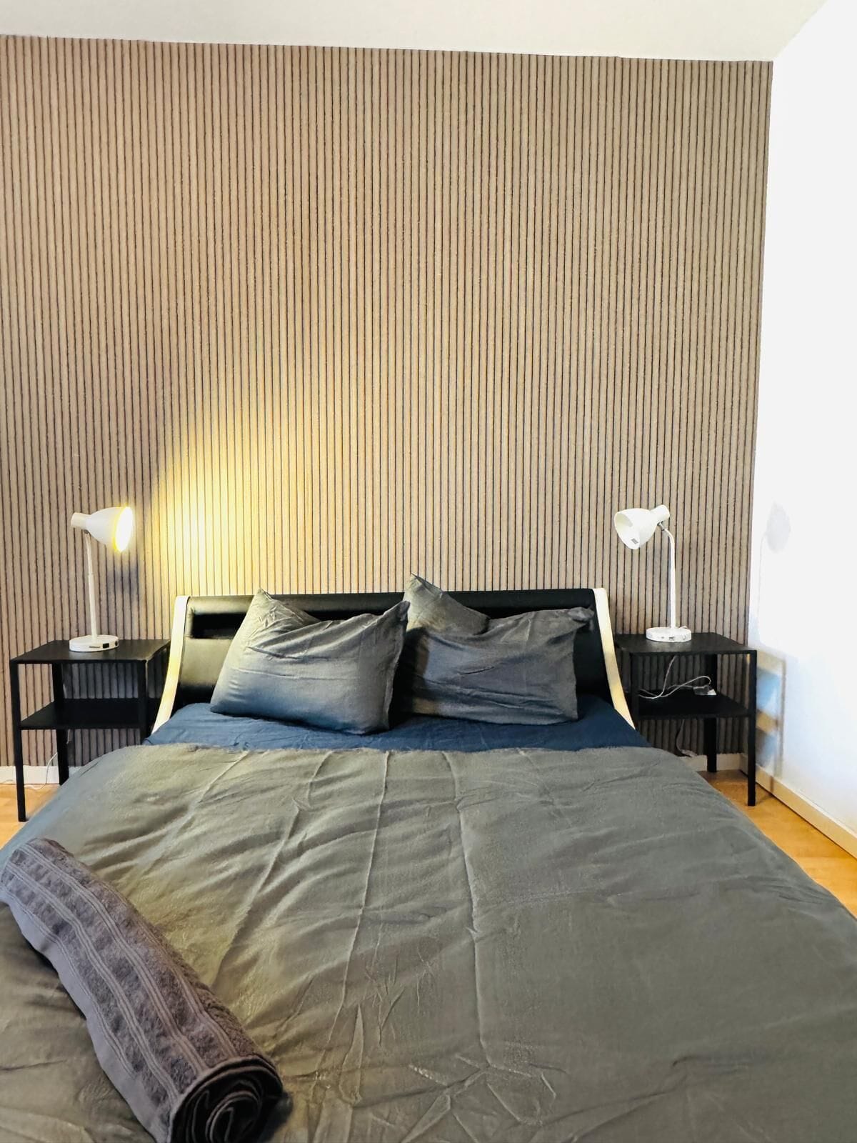 Basic Apartment | Iron/ironing board