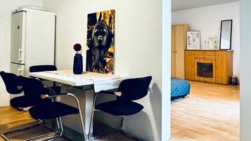 Basic Apartment | Private kitchen | Fridge, oven, stovetop